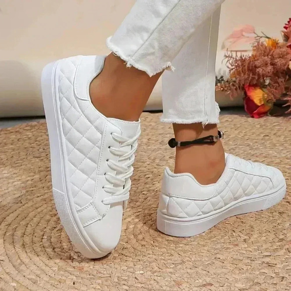 Soda White Quilted Laceup Platform Sporty Casual Shoe Sz 6 US - Picture 2 of 9